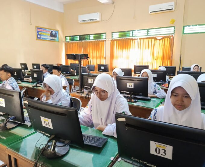 SIMULASI ANBK JENJANG SMP/MTs TAHUN 2025 GELOMBANG 2 DI UPT SMP NEGERI 3 TUBAN BERJALAN LANCAR
