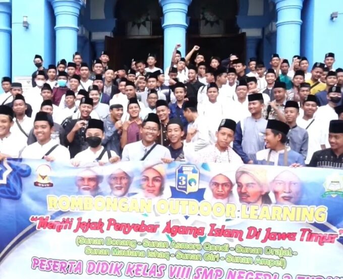 UPT SMP Negeri 3 Tuban Gelar Wisata Religi: Napak Tilas Jejak Walisongo di Jawa Timur