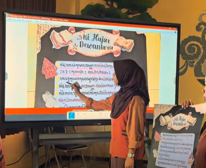 Pemanfaatan Program Bantuan Pemerintah berupa Smart TV untuk Pembelajaran di UPT SMP Negeri 3 Tuban