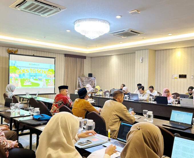 Guru PAI UPT SMP Negeri 3 Tuban Ikuti FGD Nasional Program Kantin Halal Goes to School