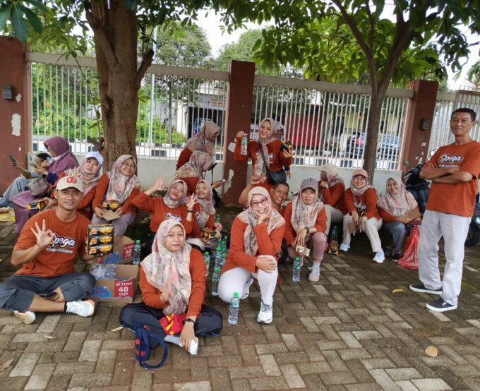 UPT SMP Negeri 3 Tuban Mengikuti Jalan Sehat Peringati Hari Guru Nasional ke-80 PGRI Cabang Tuban