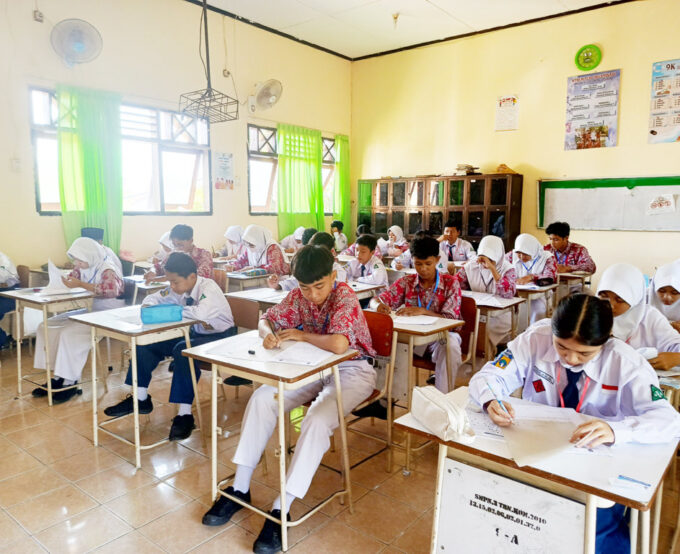 Pelaksanaan Asesmen Sumatif Akhir Semester (ASAS) Kelas 7, 8, dan 9 UPT SMP Negeri 3 Tuban Tahun Ajaran 2025/2026 Berjalan Lancar