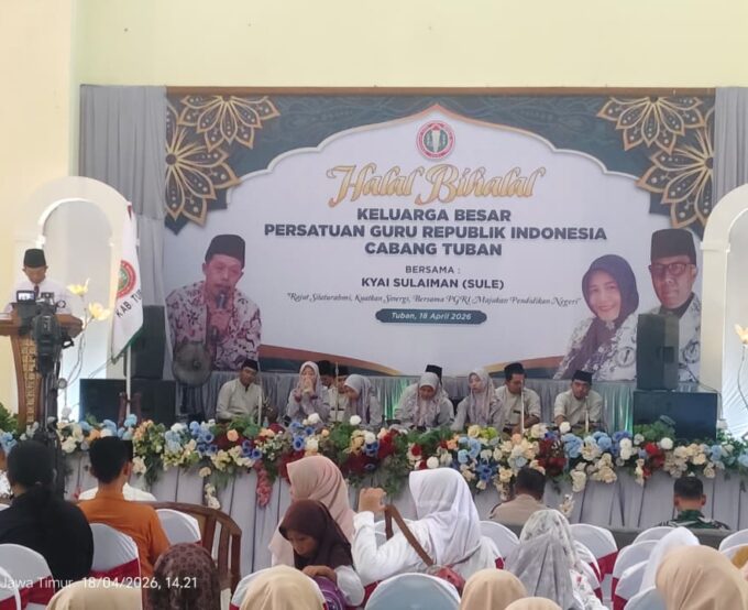 Menguatkan Silaturahmi Merajut Ukhuwah Guru Menuju Pendidikan Berkah, Dewan Guru UPT SMP Negeri 3 Tuban di Halal Bihalal PGRI Tuban